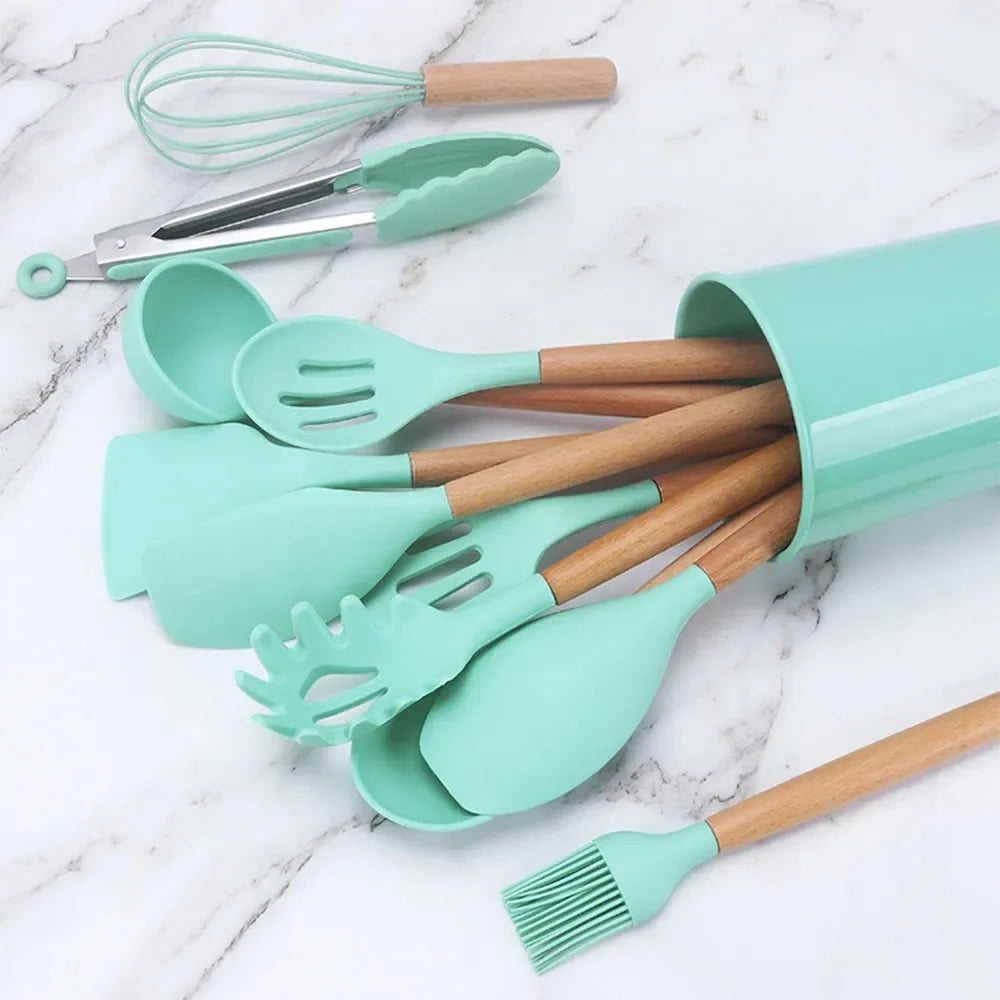 Kit de Utensílios em Silicone e Bambu 12 peças – Funcionalidade com Elegância para sua Cozinha!